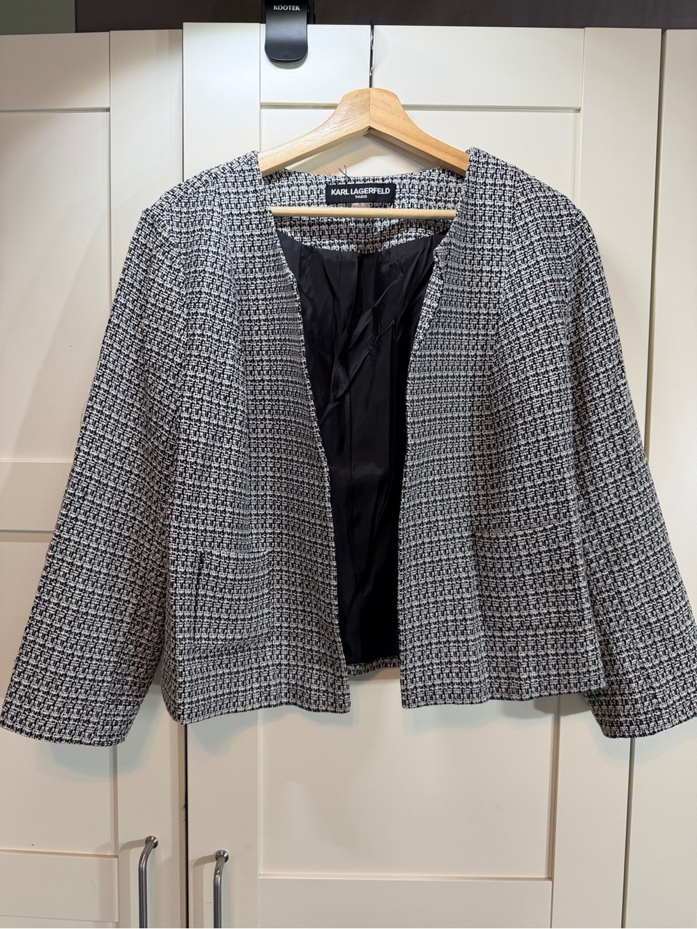 Karl Lagerfeld Black and White Tweed Open-Front Blazer B7